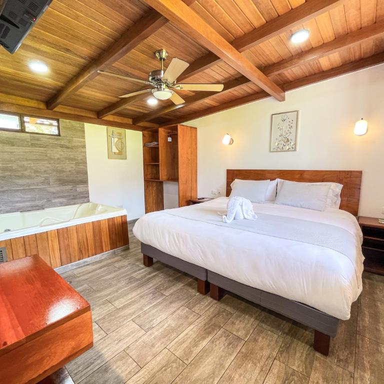 Royal River Suites & Spa Aparthotel - Suite Deluxe con bañera de hidromasaje - 8