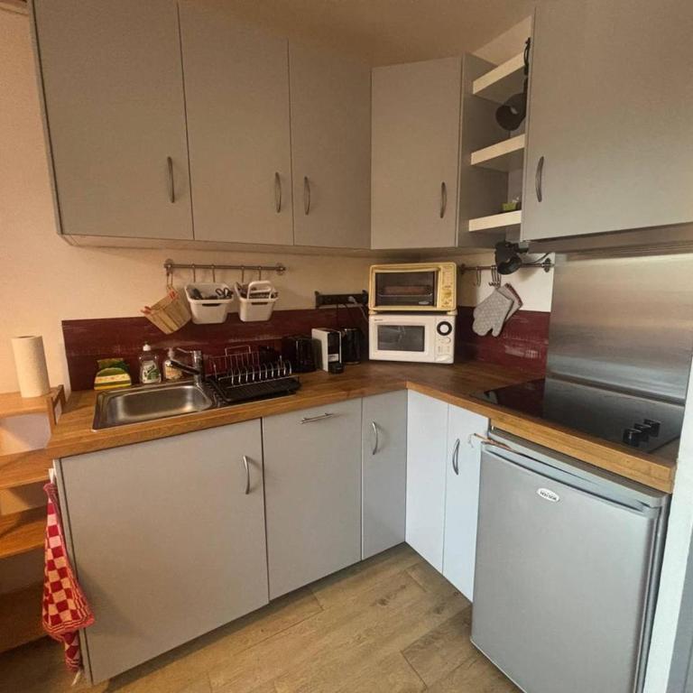 Studio cabine avec ascenseur, idéal couple ou famille, fonctionnel et bien équipé - Studio - 2