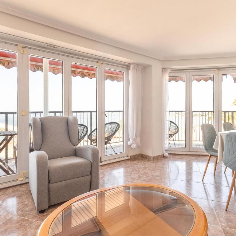 Gorgeous Apartment In Santa Pola With Wifi - Apartamento de 3 dormitorios - 1