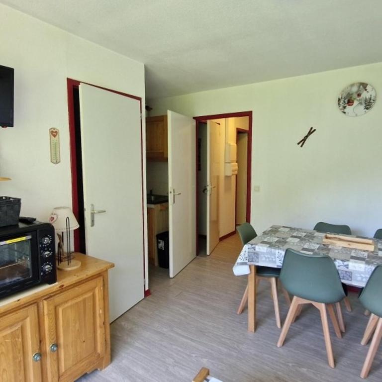 Appartement 6 pers à Valfréjus, près des pistes, avec balcon, parking gratuit et équipements bébé - FR-1-561-104 - Apartamento - 8