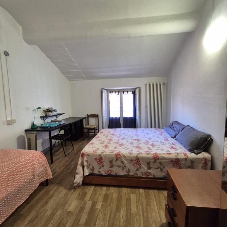 Appartamento completo o Camere private, Lecco Centro vicino alla stazione e al lago - Camera Familiare con Bagno in Comune - 2