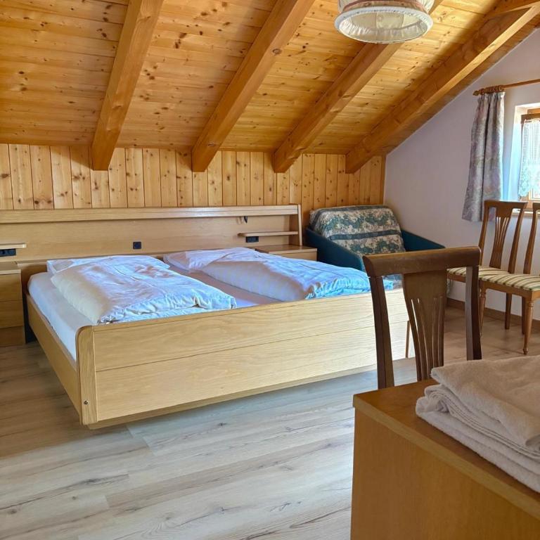 Pension Wirt am Bach - Family Room - 1
