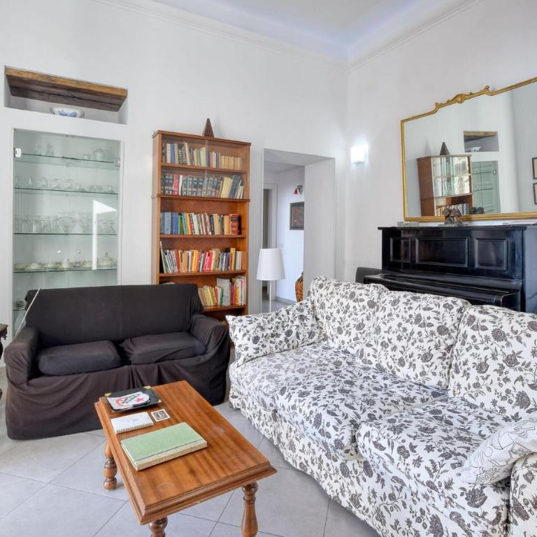 2 Bedroom Cozy Apartment In Napoli - Appartamento con 2 Camere da Letto - 8