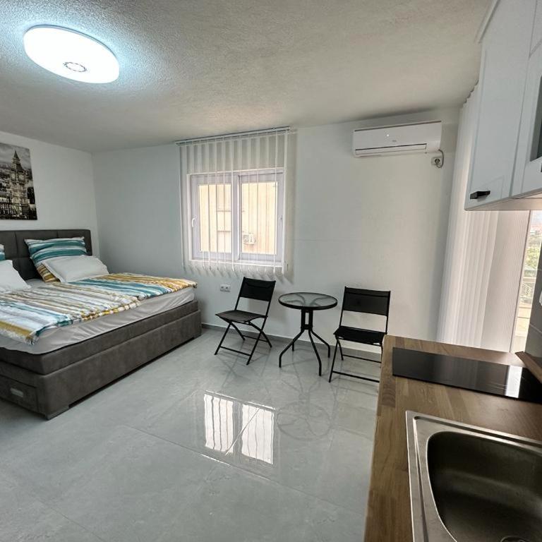 Студия в Добра Вода - One-Bedroom Apartment - 1