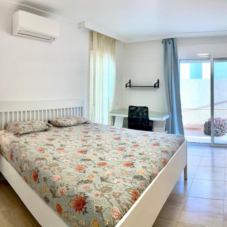 Seaview Villa - Pool, Air Con, Home Office Ready - Villa - 2