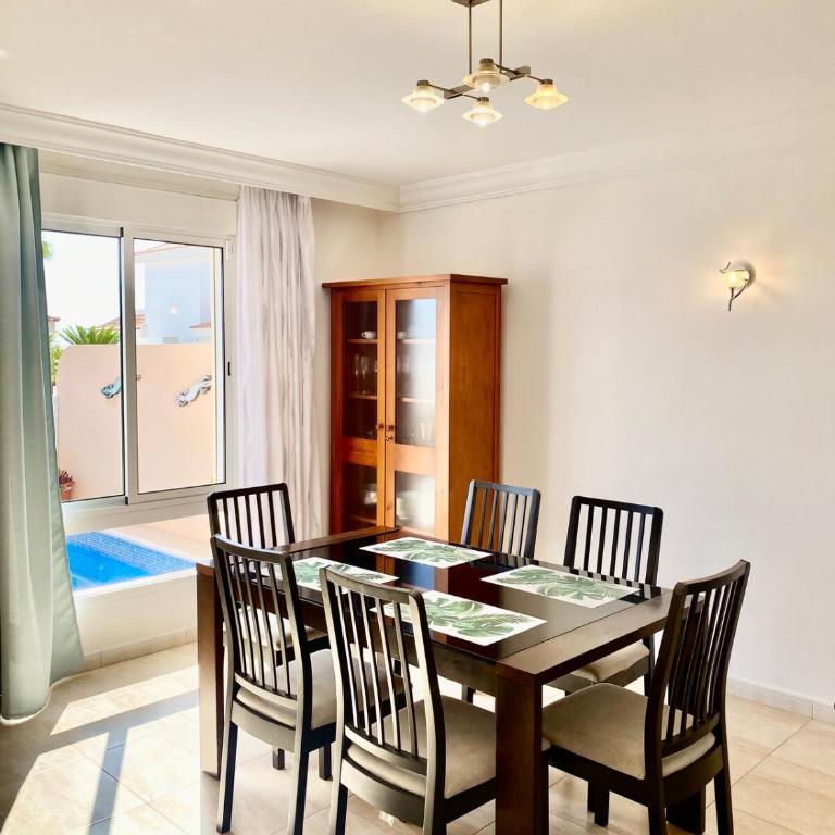 Seaview Villa - Pool, Air Con, Home Office Ready - Villa - 15