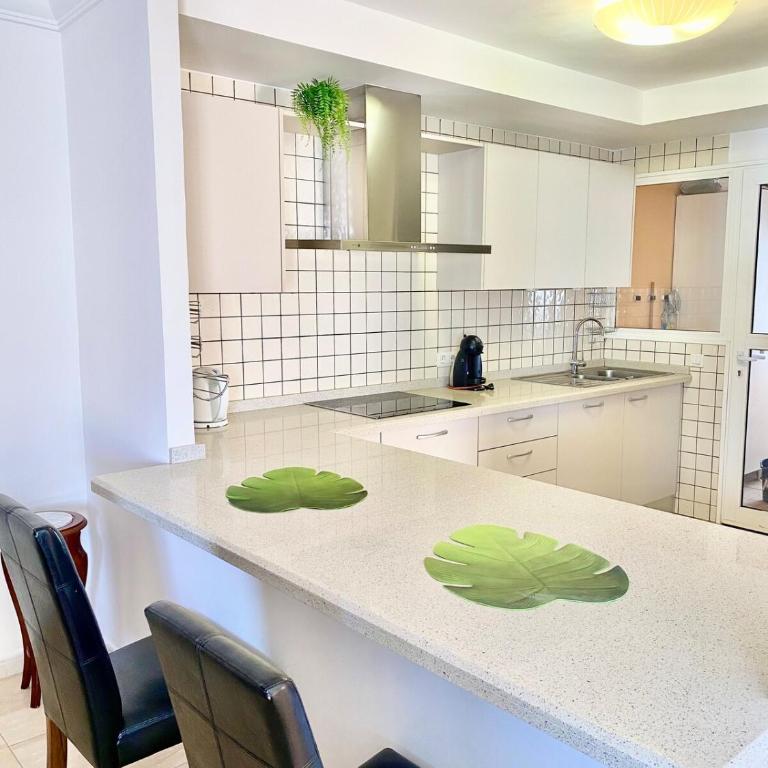 Seaview Villa - Pool, Air Con, Home Office Ready - Villa - 16