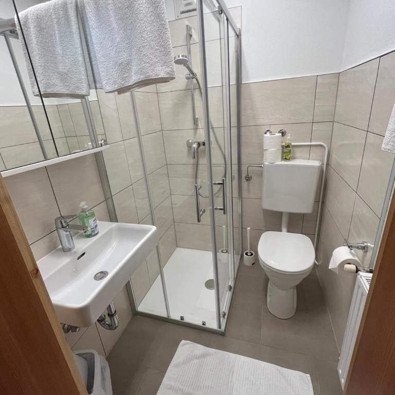 Gästehaus Lindermuth - Großes Apartment mit 1 Schlafzimmer und Balkon - 6
