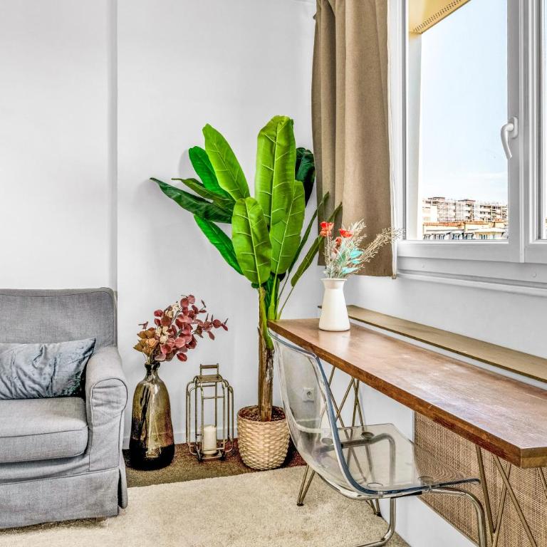 Suite Vue Tour Eiffel - Appartement Supérieur - Vue sur Ville - 4