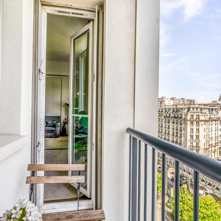 Suite Vue Tour Eiffel - Appartement Supérieur - Vue sur Ville - 12