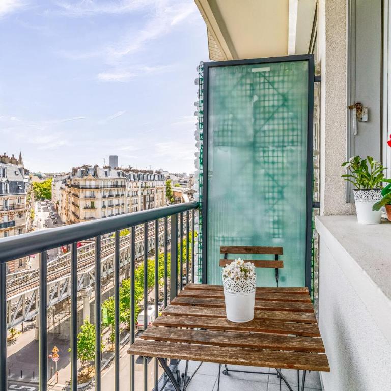 Suite Vue Tour Eiffel - Appartement Supérieur - Vue sur Ville - 13