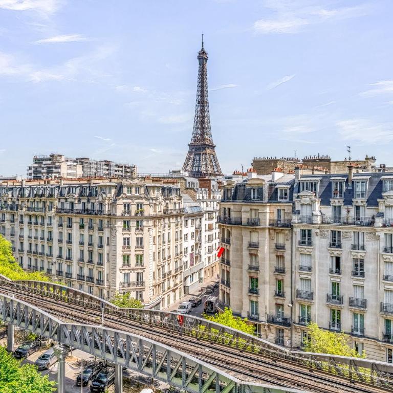 Suite Vue Tour Eiffel - Appartement Supérieur - Vue sur Ville - 14
