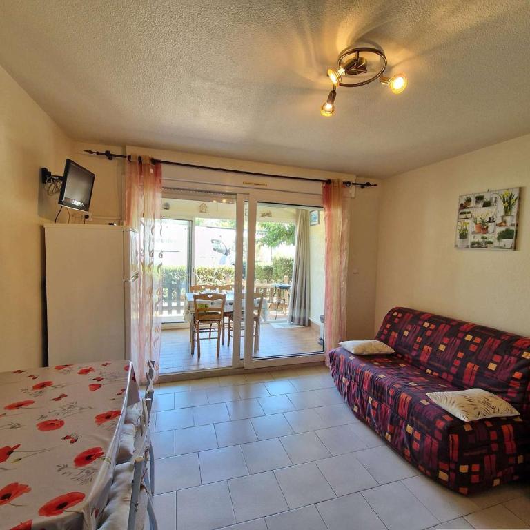 Appartement 2 pièces en rez-de-chaussée proche plage avec parking privé et terrain de pétanque - FR-1-387-109 - Appartement (4 Adultes) - 2