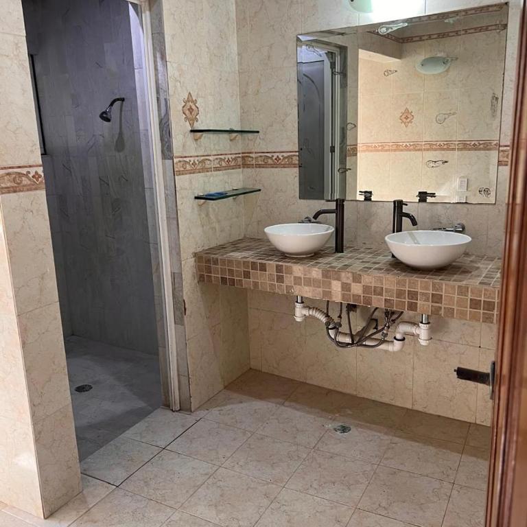 Casa en zona dorada - Two-Bedroom House - 4