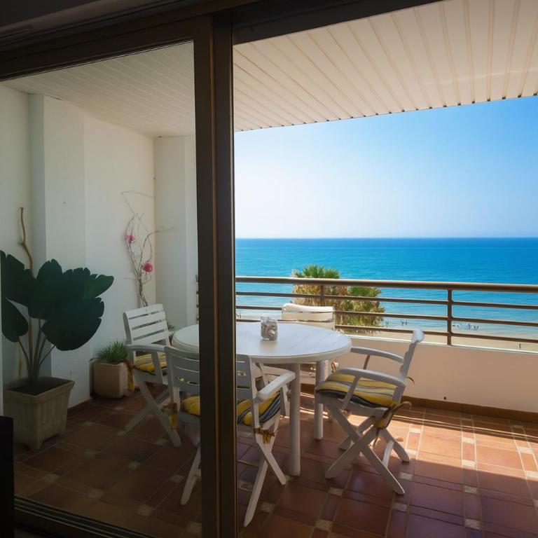 Carlota Apartment- Frontline Beach - Apartamento de 3 dormitorios y vistas al mar - 5