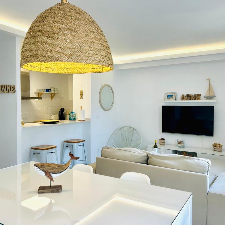 Luminoso y reformado apartamento a 1min de playa - Apartamento de 2 dormitorios - 1
