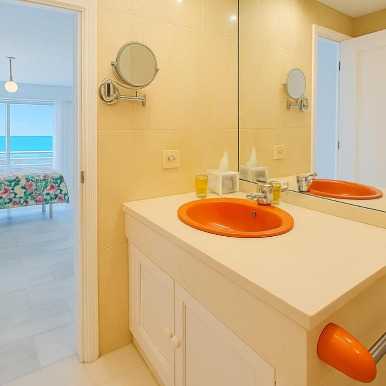 Carlota Apartment- Frontline Beach - Apartamento de 3 dormitorios y vistas al mar - 9