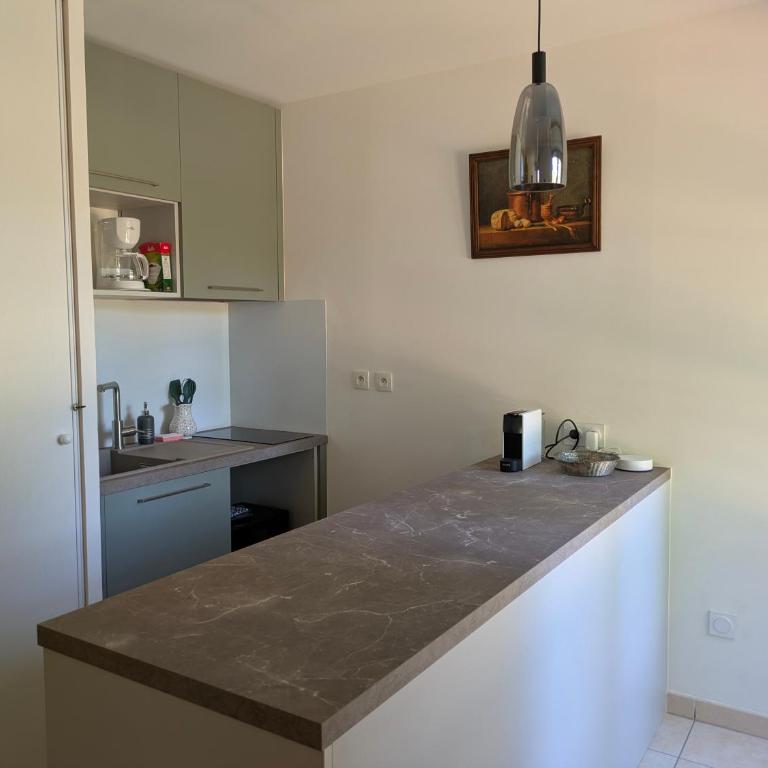 Studios TOUT INCLUS - Calme avec proximité du Centre Ville - Appartamento con 1 Camera da Letto - 5