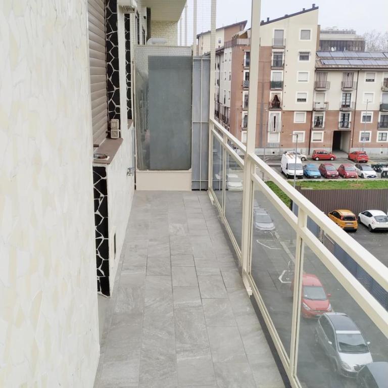 Como9 Apartment - Campus Einaudi, Lavazza - Free Parking - 15 min from City Center - Appartamento con 1 Camera da Letto - 16
