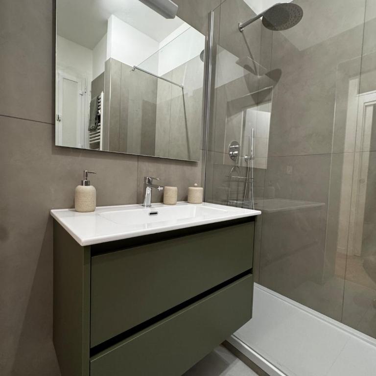 The Roman Retreat - 2BDR Colosseum Monti district - Appartamento con 2 Camere da Letto - 5