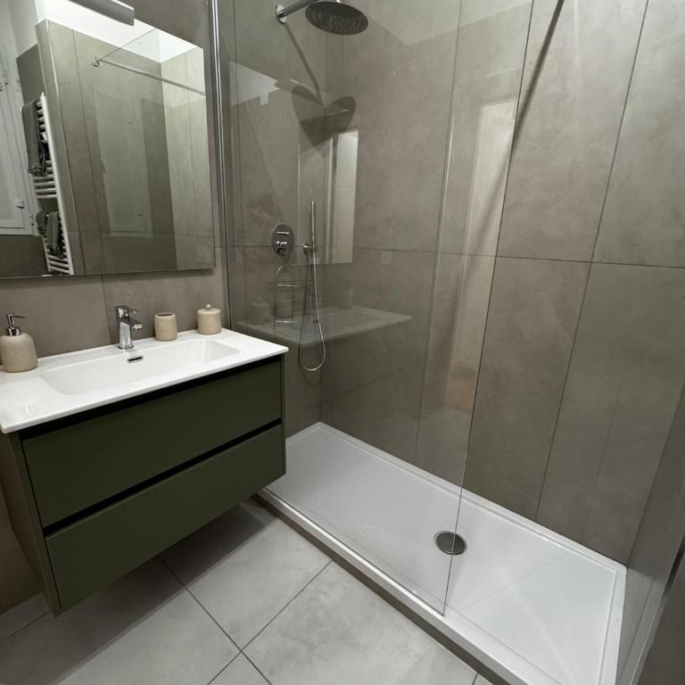 The Roman Retreat - 2BDR Colosseum Monti district - Appartamento con 2 Camere da Letto - 10