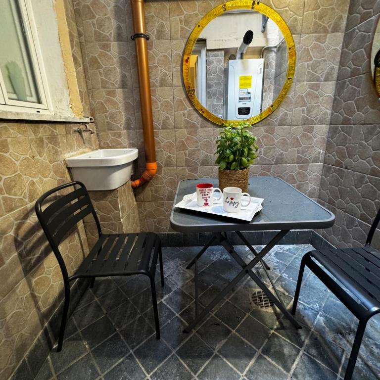 The Roman Retreat - 2BDR Colosseum Monti district - Appartamento con 2 Camere da Letto - 15