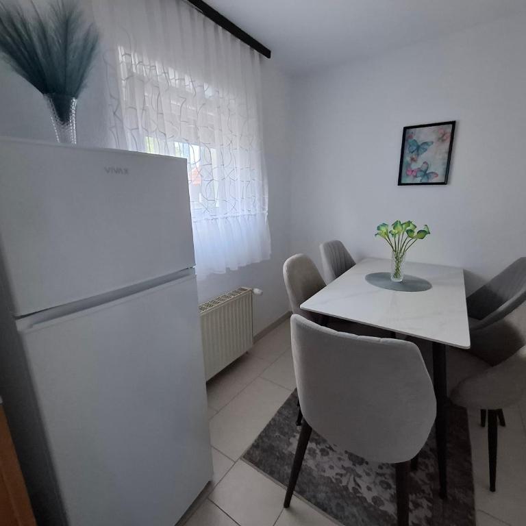 Apartman Mint - Two-Bedroom Apartment - 11