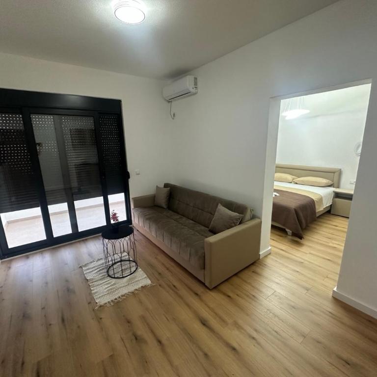 Vhtwins apartment - One-Bedroom Apartment with Terrace - 1