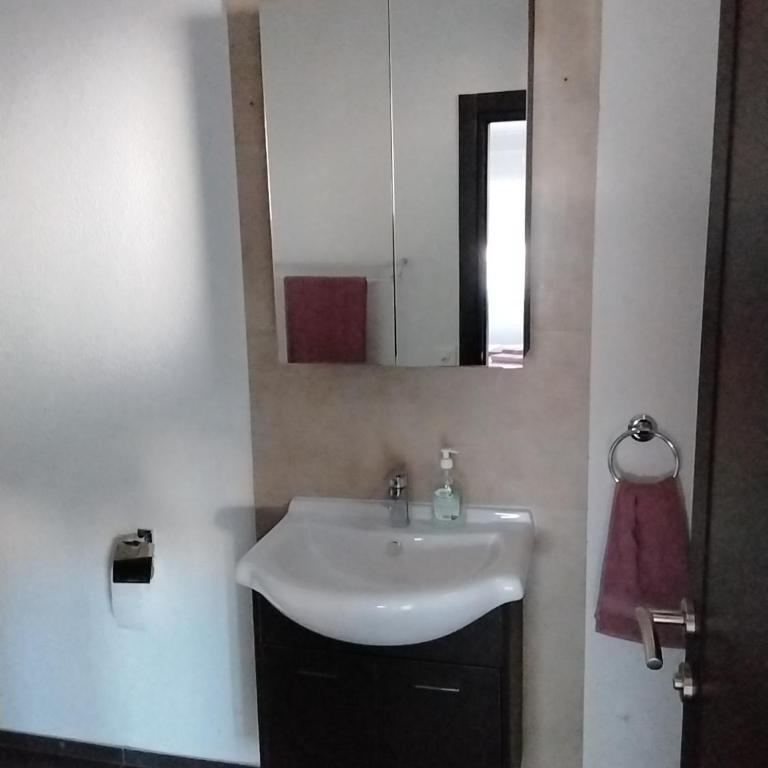 Apartmani Sutomore Tri Palme - Trokrevetna Soba sa Balkonom - 6