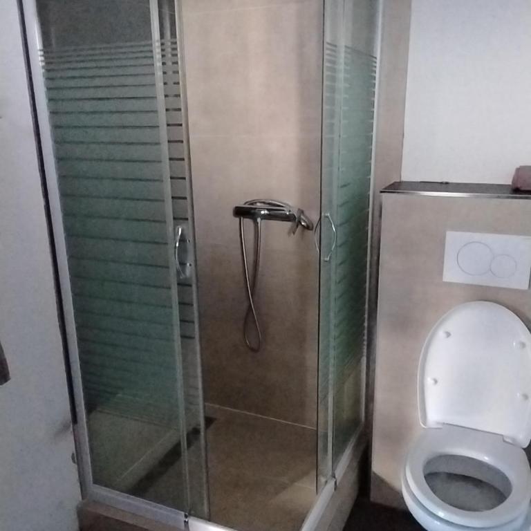Apartmani Sutomore Tri Palme - Trokrevetna Soba sa Balkonom - 7