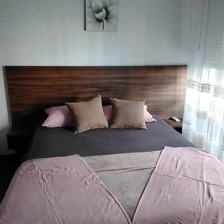 Apartmani Sutomore Tri Palme - Standardna Dvokrevetna Soba sa Bračnim Krevetom - 6