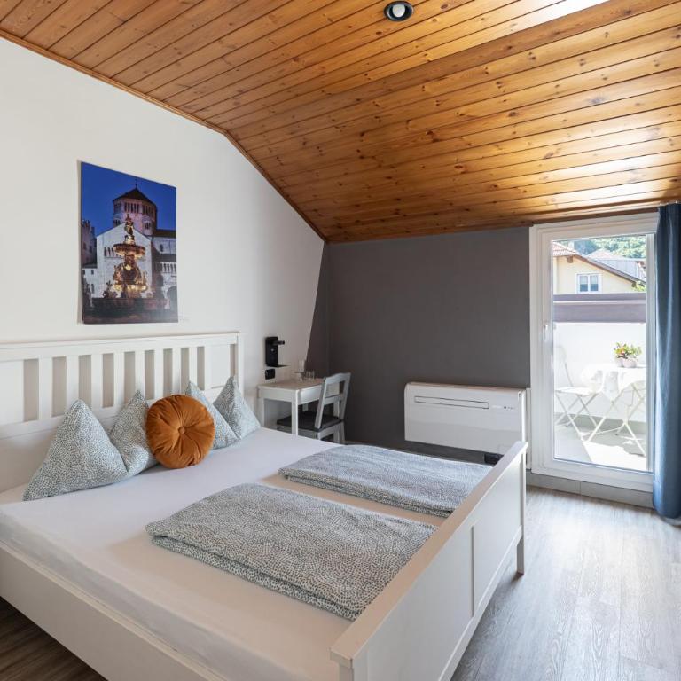 Gasthof Salurn - Camera Matrimoniale con Balcone - 20