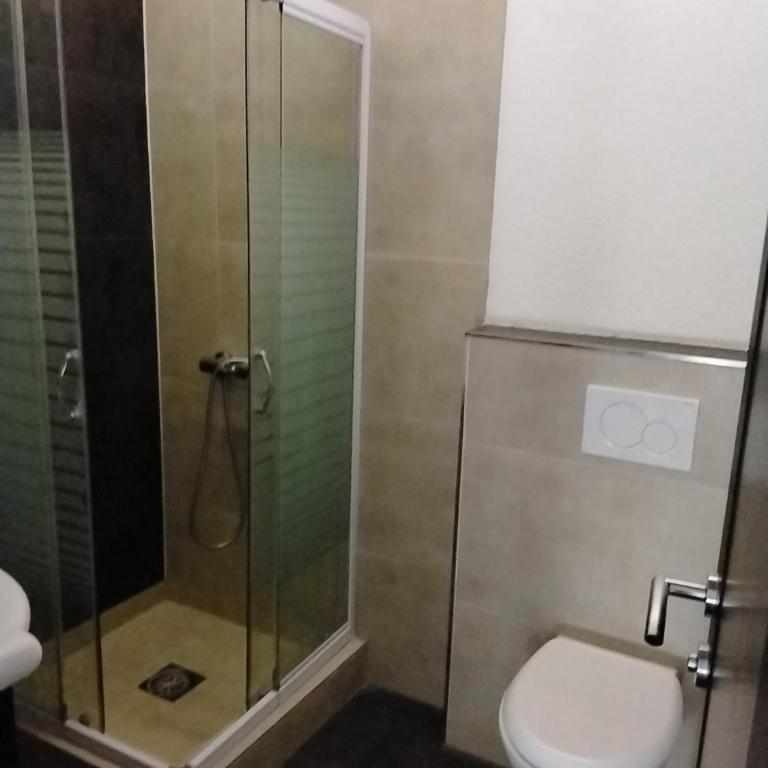 Apartmani Sutomore Tri Palme - Trokrevetna Soba sa Balkonom - 5
