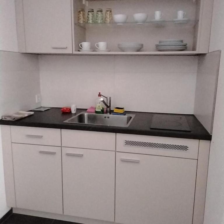 Apartmani Sutomore Tri Palme - Trokrevetna Soba sa Balkonom - 7