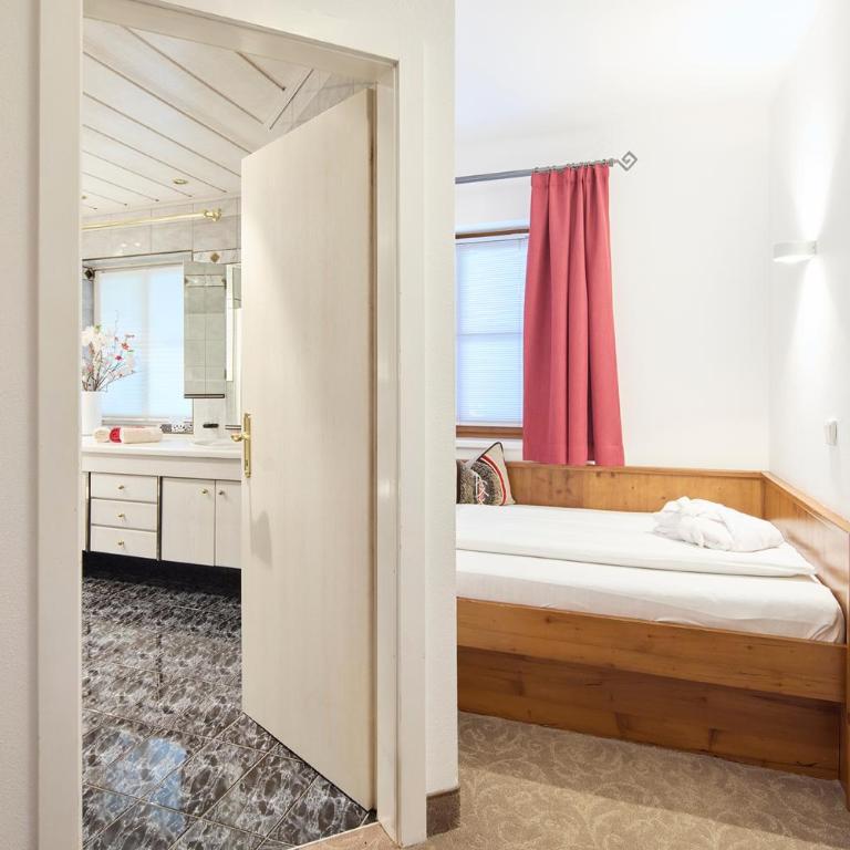 Hotel Hubertus - Dreibettzimmer - 1