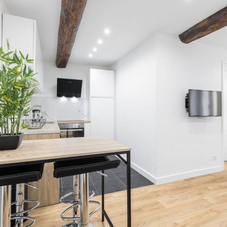Charmant petit 2 pieces dans la vieille ville - Appartement - 1