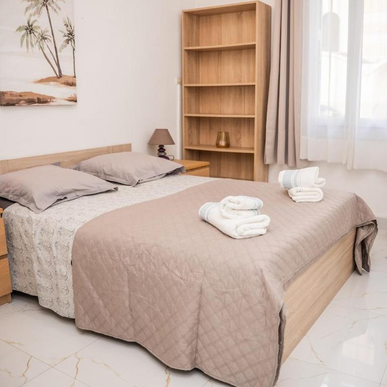 Grand 4 pièces avec Cour Privée, Clim & Parking - Appartement 3 Chambres - 13