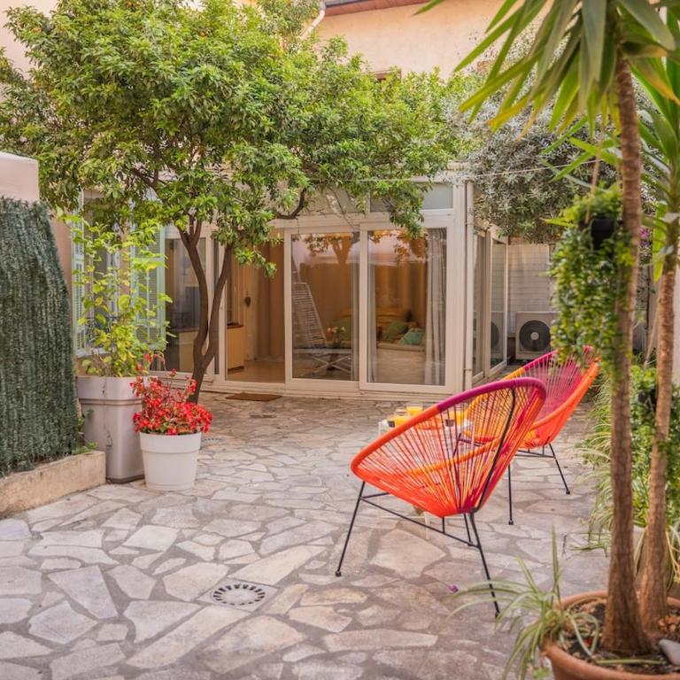 Grand 4 pièces avec Cour Privée, Clim & Parking - Appartement 3 Chambres - 5
