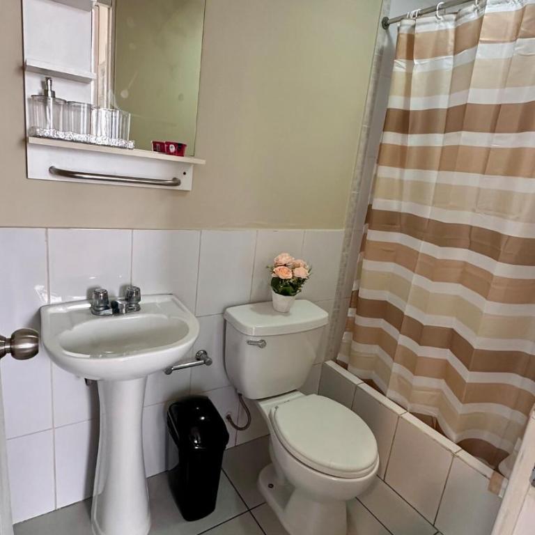 Hermoso Departamento Frente al Escuela de Oficiales de La policia - Three-Bedroom Apartment - 3