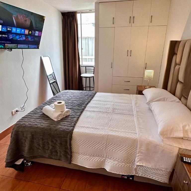 Hermoso Departamento Frente al Escuela de Oficiales de La policia - Three-Bedroom Apartment - 8