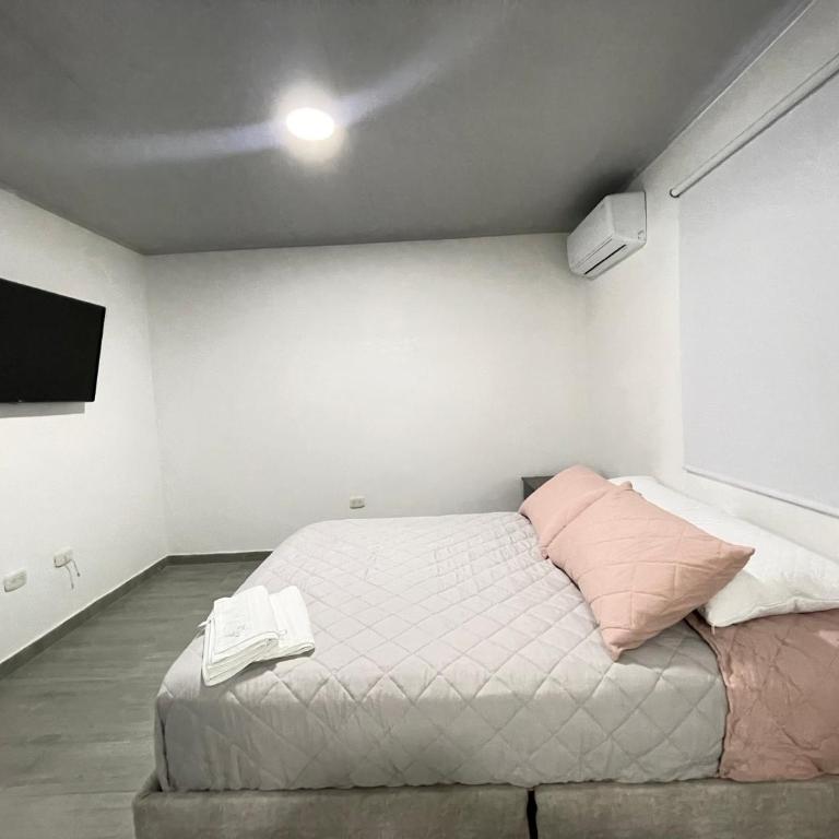 Casa de dos pisos con aire - Apartamento de 3 dormitorios - 3