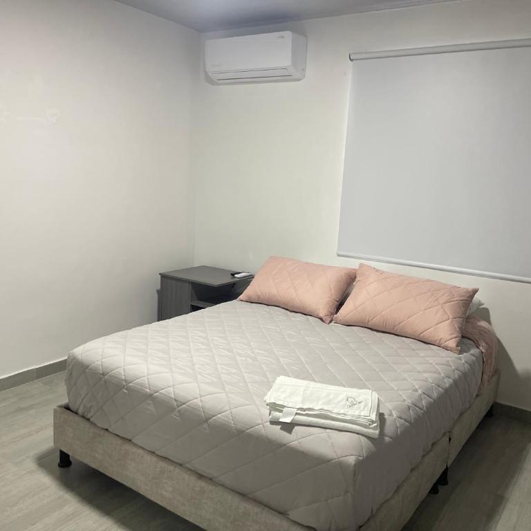 Casa de dos pisos con aire - Apartamento de 3 dormitorios - 2