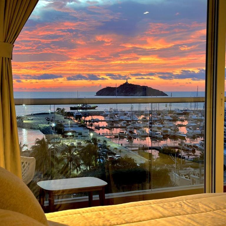 Studio with Marina View - One-Bedroom Apartment - 6