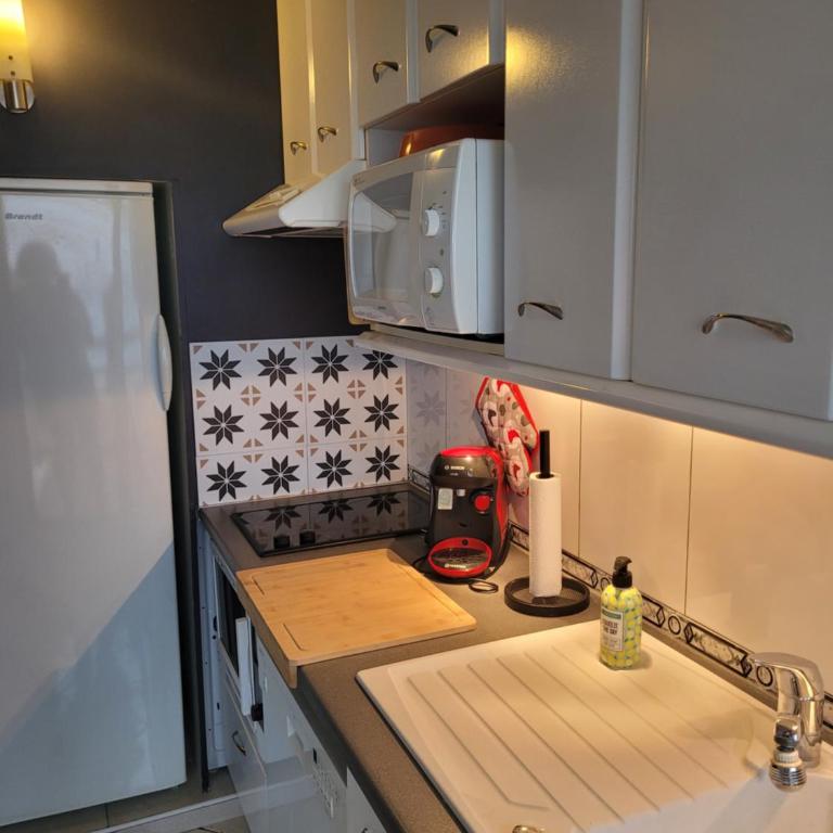 Bleu horizon Canet - Three-Bedroom Apartment - 10