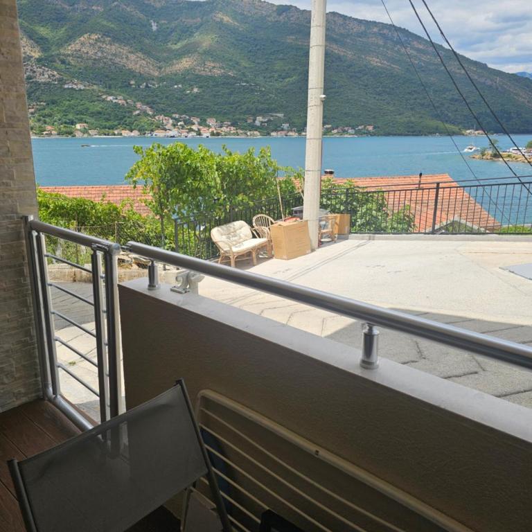 Apartmani Nikic -Tivat - Apartman s 1 Spavaćom Sobom, Balkonom i Pogledom na More - 3