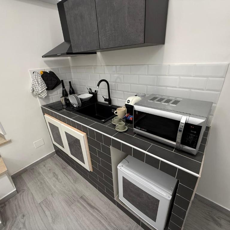 ROMA quartiere san giovanni nest love a 1500 mt dal colosseo - Casa con 1 Camera da Letto - 75