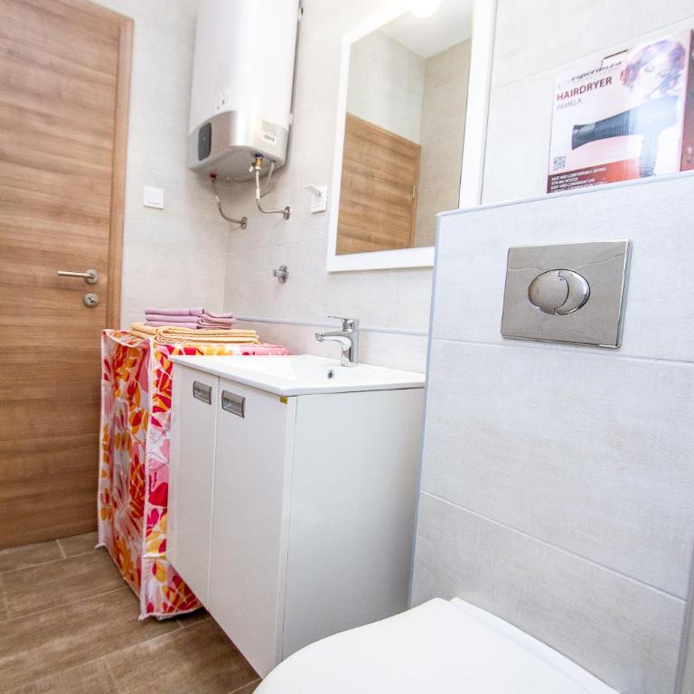 Apartmani Tajra Veliki Pijesak - One-Bedroom Apartment with Terrace - 6