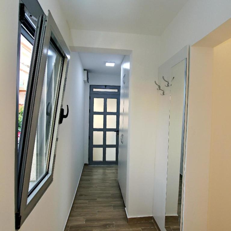 Apartmani Tajra Veliki Pijesak - One-Bedroom Apartment with Terrace - 37