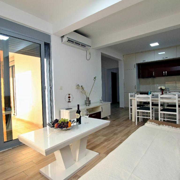 Apartmani Tajra Veliki Pijesak - One-Bedroom Apartment with Terrace - 39