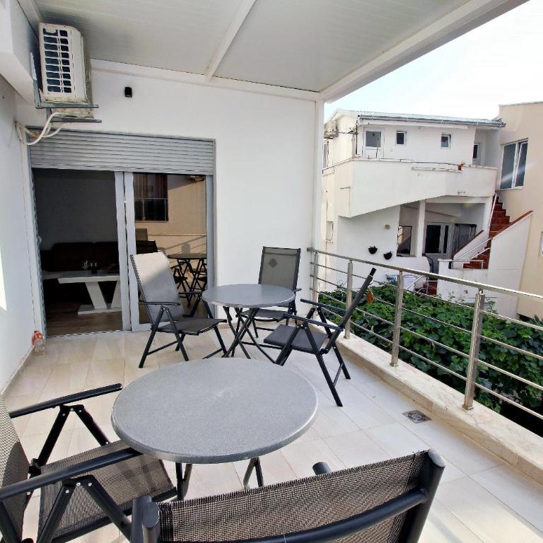 Apartmani Tajra Veliki Pijesak - One-Bedroom Apartment with Terrace - 44